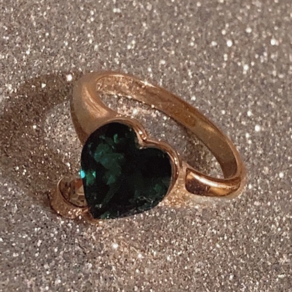 ๐Beautiful Green RING - Picture 3 of 6